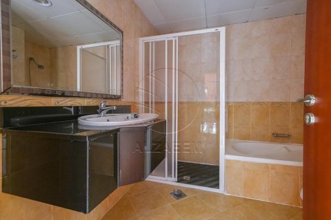 4 bedrooms Villa in Abu Dhabi, UAE No. 90053 4