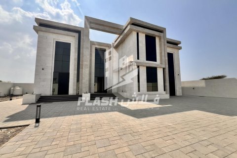 Villa de 7 dormitorios en Al Uraibi, UAE No. 88261 2