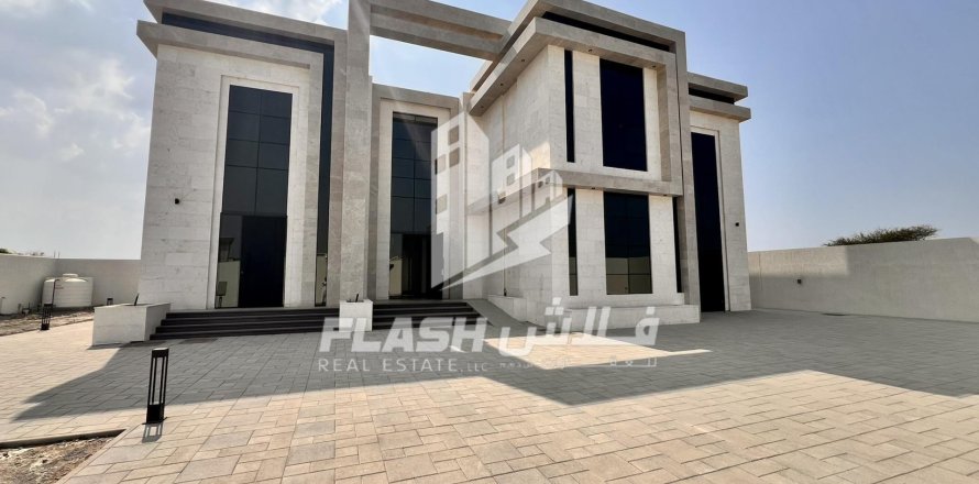 Villa de 7 dormitorios en Al Uraibi, UAE No. 88261