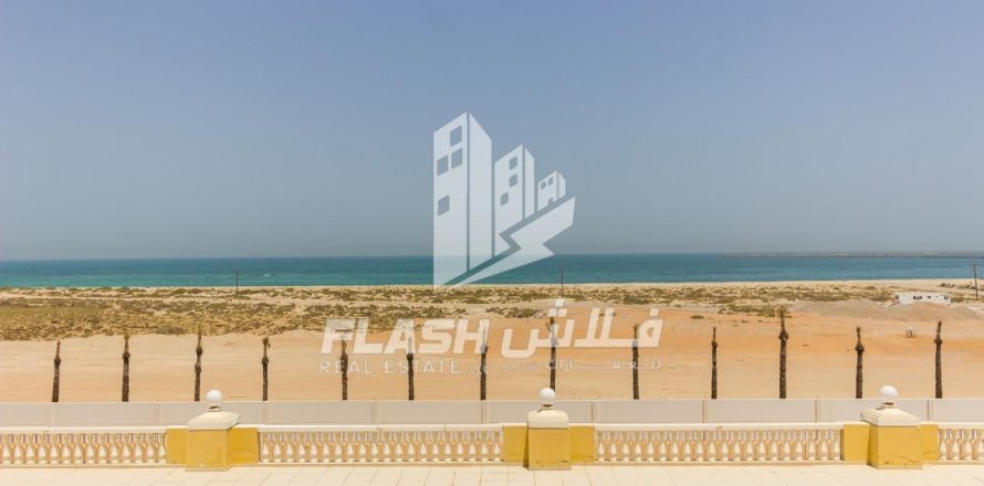 Квартира с 2 спальнями в Al Hamra Village, ОАЭ №88247