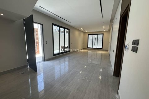 5 bedrooms Villa in Riyadh, Saudi Arabia No. 67535 12