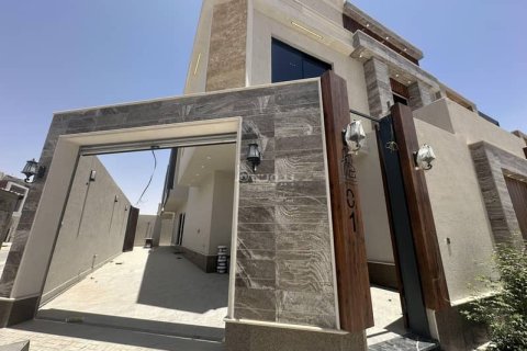 5 bedrooms Villa in Riyadh, Saudi Arabia No. 67535 1