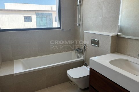 5 bedrooms Villa in Abu Dhabi, UAE No. 76616 9