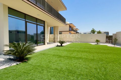 5 bedrooms Villa in Abu Dhabi, UAE No. 76616 5