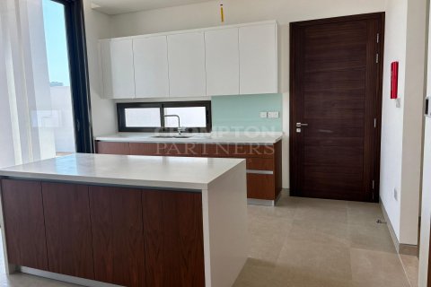 5 bedrooms Villa in Abu Dhabi, UAE No. 76616 13