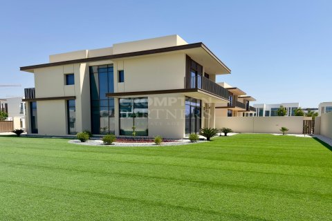 5 bedrooms Villa in Abu Dhabi, UAE No. 76616 3