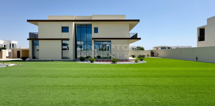 5 bedrooms Villa in Abu Dhabi, UAE No. 76616