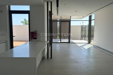 4 bedrooms Villa in Abu Dhabi, UAE No. 76617 12