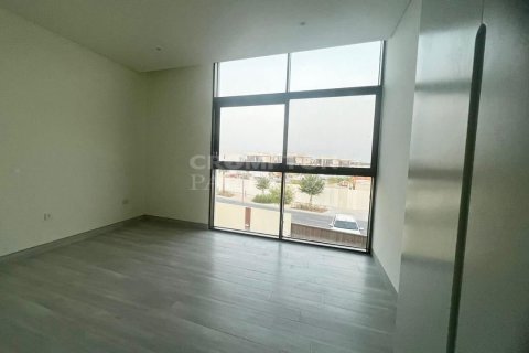 4 bedrooms Villa in Abu Dhabi, UAE No. 76617 9