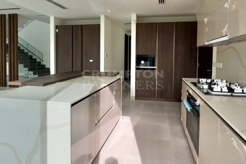 4 bedrooms Villa in Abu Dhabi, UAE No. 76617 15