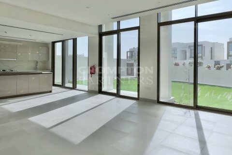 4 bedrooms Villa in Abu Dhabi, UAE No. 76617 5