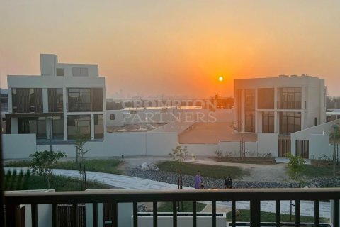 4 bedrooms Villa in Abu Dhabi, UAE No. 76617 11