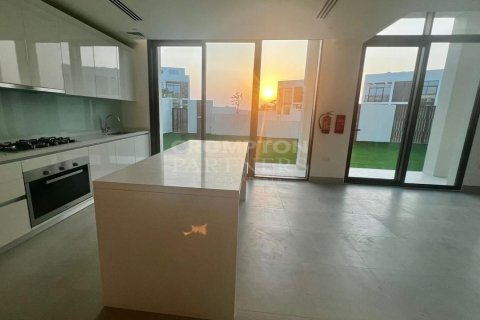 4 bedrooms Villa in Abu Dhabi, UAE No. 76617 7