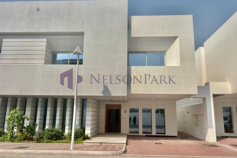 4 bedrooms Villa in Doha, Qatar No. 58380 2