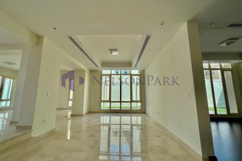 4 bedrooms Villa in Doha, Qatar No. 58381 6