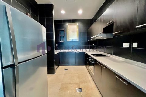 4 bedrooms Villa in Doha, Qatar No. 58381 7