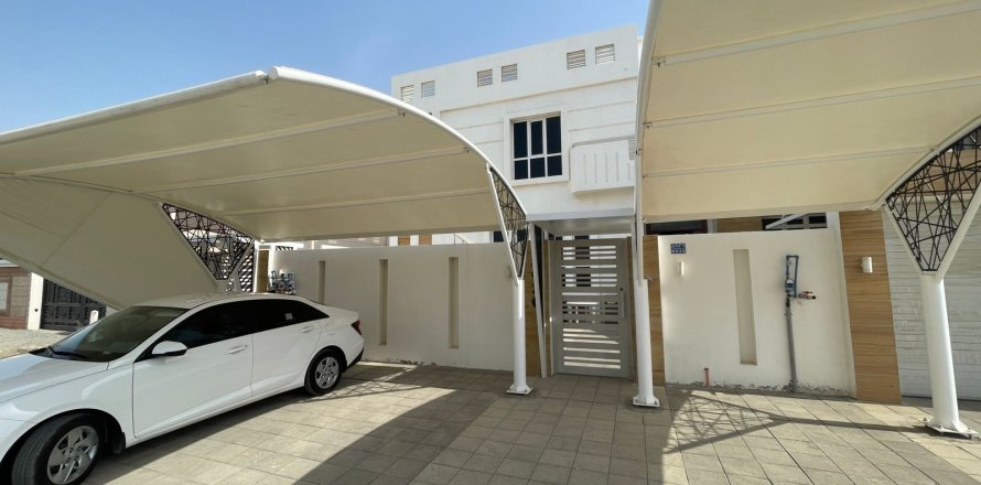 Apartment de 2 dormitorios en As Sib, Oman No. 105037