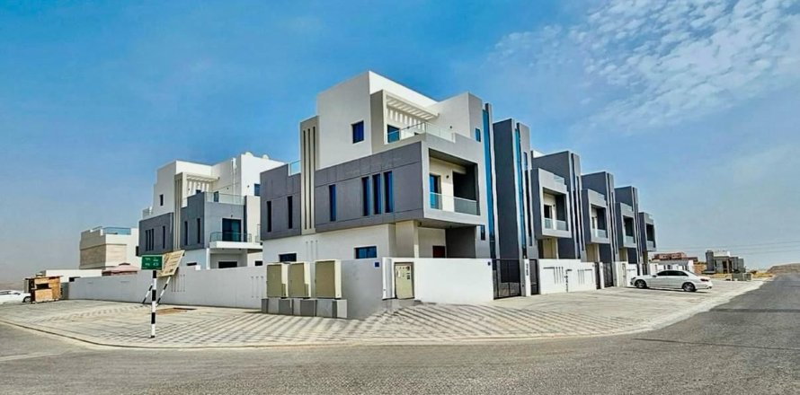 Villa de 4 chambres à Bawshar, Oman No. 105034