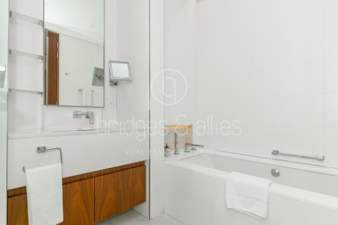 Apartment de 2 dormitorios en The Hills, UAE No. 103623 26