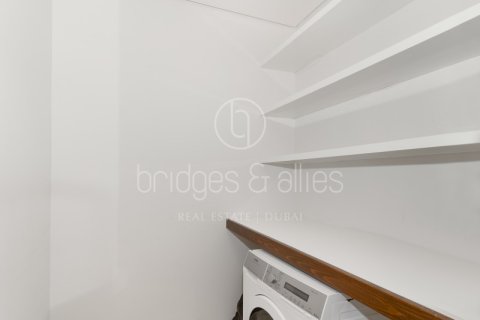 Apartment de 2 dormitorios en The Hills, UAE No. 103623 18