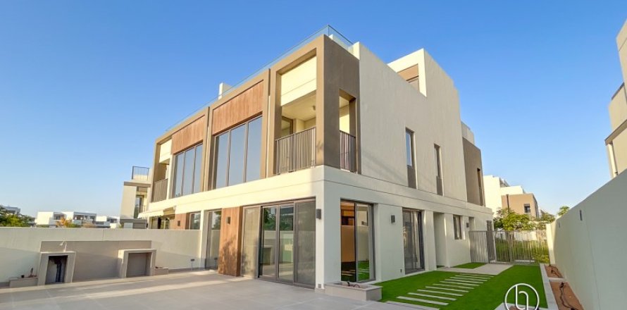 Villa de 4 dormitorios en Dubai, UAE No. 103621
