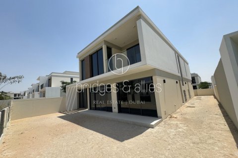 Villa de 4 dormitorios en Dubai, UAE No. 103609 2