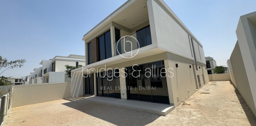 Villa de 4 dormitorios en Dubai, UAE No. 103609