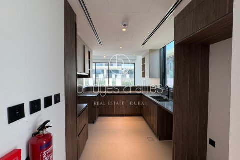 Villa de 4 dormitorios en Dubai, UAE No. 103609 22