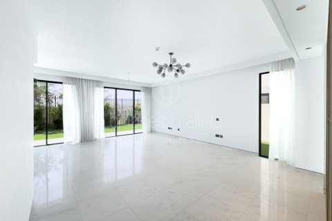 Villa de 4 dormitorios en Dubai, UAE No. 103610 3