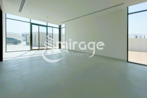 Villa de 4 dormitorios en Abu Dhabi, UAE No. 81617 6