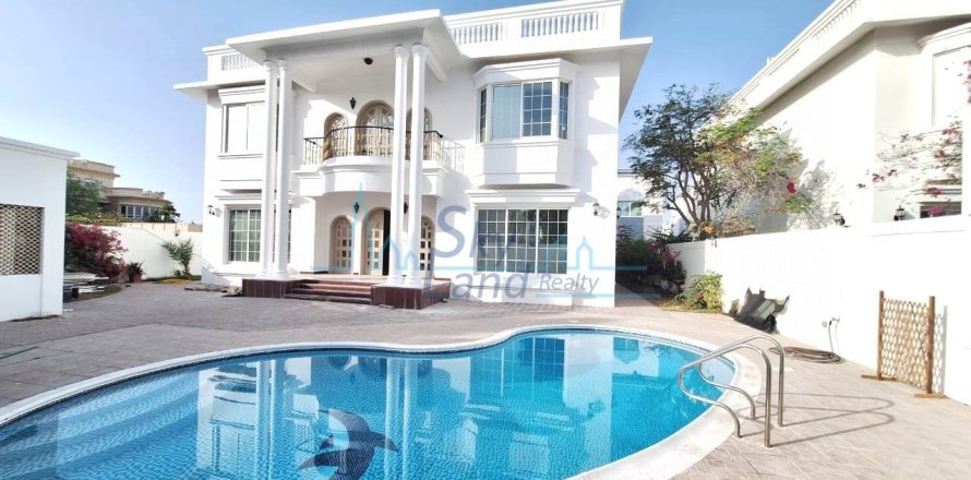 Villa de 5 dormitorios en Umm Suqeim, UAE No. 76585