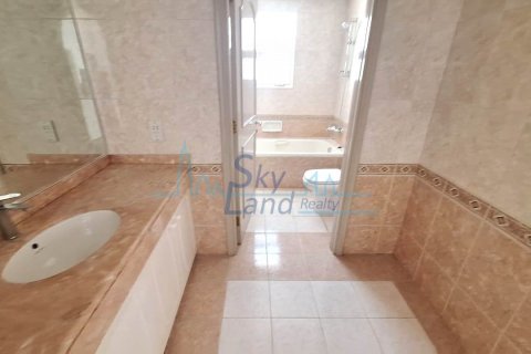 Villa de 5 dormitorios en Umm Suqeim, UAE No. 76585 10