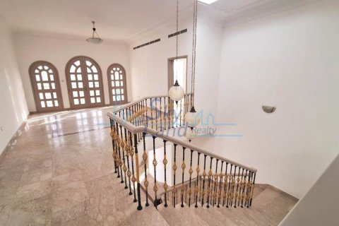 Villa de 5 dormitorios en Umm Suqeim, UAE No. 76585 4