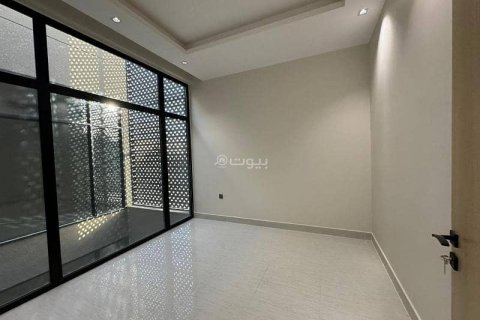 Villa de 4 dormitorios en Riyadh, Saudi Arabia No. 60159 1