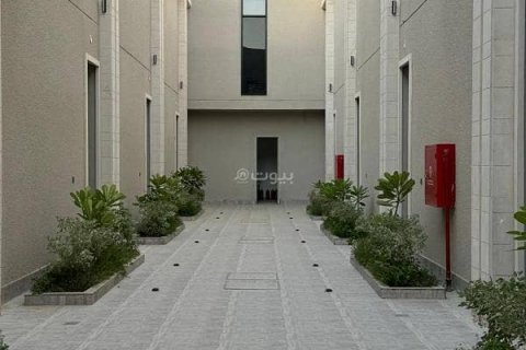 Villa de 4 dormitorios en Riyadh, Saudi Arabia No. 60159 13