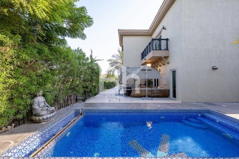 Villa de 4 dormitorios en Jumeirah Islands, UAE No. 88635 16