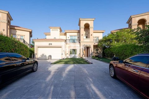 Villa de 4 dormitorios en Jumeirah Islands, UAE No. 88635 17