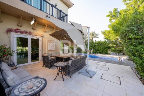 Villa de 4 dormitorios en Jumeirah Islands, UAE No. 88635 3