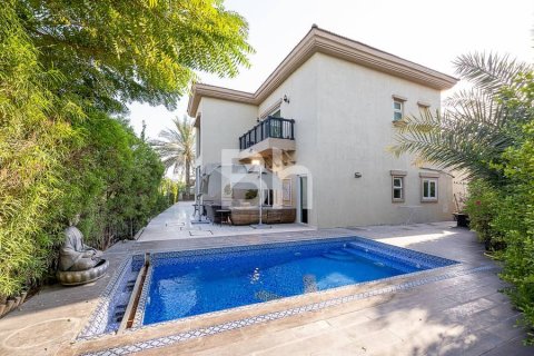 Villa de 4 dormitorios en Jumeirah Islands, UAE No. 88635 18