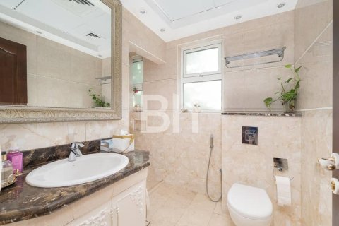 Villa de 4 dormitorios en Jumeirah Islands, UAE No. 88635 12