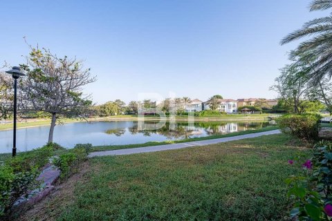 Villa de 4 dormitorios en Jumeirah Islands, UAE No. 88635 15