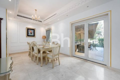 Villa de 4 dormitorios en Jumeirah Islands, UAE No. 88635 10