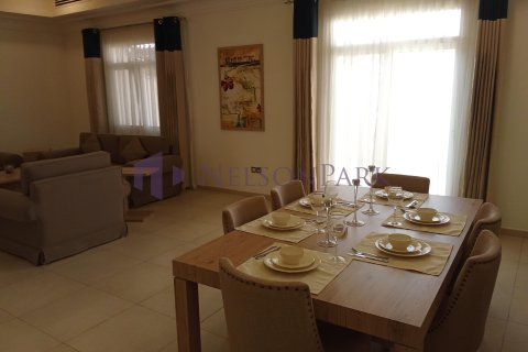 3 bedrooms Villa in Doha, Qatar No. 57392 4