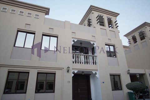 5 bedrooms Villa in Doha, Qatar No. 57391 4
