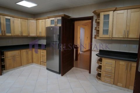 5 bedrooms Villa in Doha, Qatar No. 57391 25