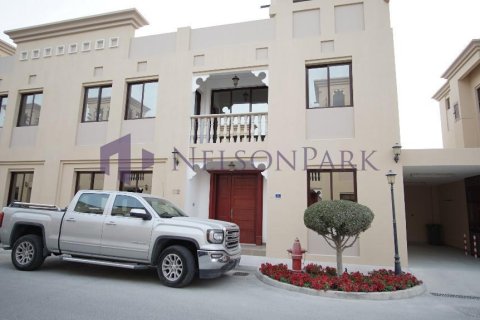 5 bedrooms Villa in Doha, Qatar No. 57391 9