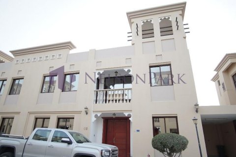 5 bedrooms Villa in Doha, Qatar No. 57391 3
