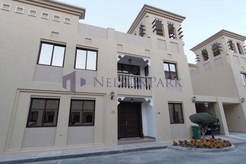 5 bedrooms Villa in Doha, Qatar No. 57391 8