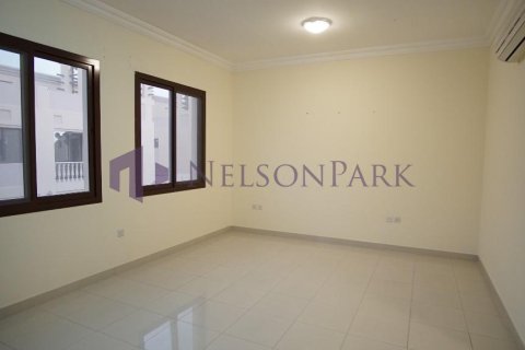 5 bedrooms Villa in Doha, Qatar No. 57391 22