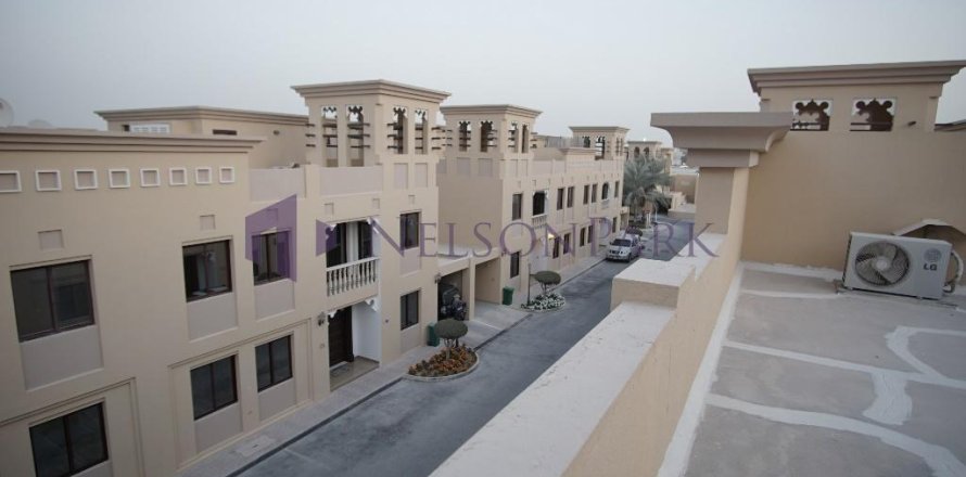 5 bedrooms Villa in Doha, Qatar No. 57391